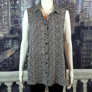 ZAC & Rachel sz L Black & White Zig Zag Print Sleeveless Button Down Blouse